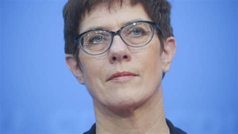 Rennen um CDU Vorsitz Kramp Karrenbauer will eine große Steuerreform