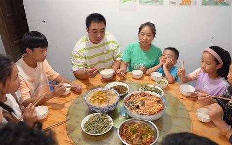 小聪先生摆摊记圆满结束，聪聪办招待，桃子姐做海鲜钵钵鸡，鲜香麻辣，大人小孩都爱吃 蜀中桃子姐 蜀中桃子姐 哔哩哔哩视频