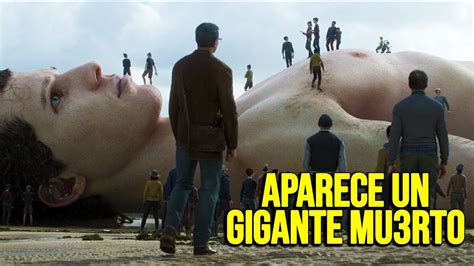 EL CUERPO DE UN GIGANTE APARECE EN LA PLAYA Y SE CONVIERTE EN UNA