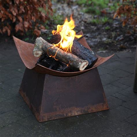 Esschert Firebowl Rust on Foot Carré https