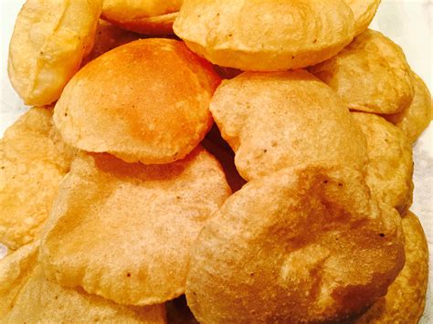 Perfect Puffy Puris Fried Indian Bread Food Fitness Beauty And More