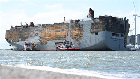 Sicherer Hafen erreicht Beschädigter Frachter Fremantle Highway in