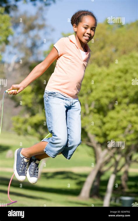 Enfant Africain De Corde Sauter Banque De Photographies Et Dimages