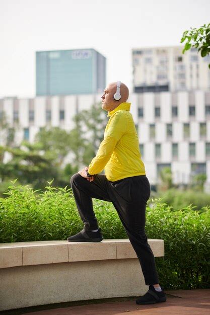 Premium Photo Mature Man Exercising In Park