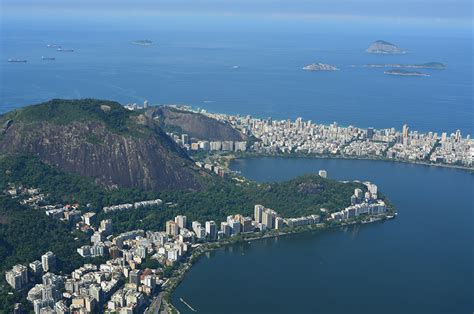 Despoluição na Baía de Guanabara faz vida marinha voltar à água