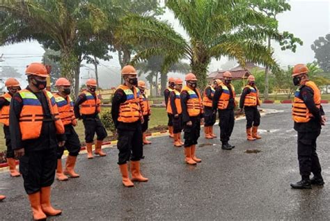 100 Personel Brimob Bantu Korban Gempa Tapanuli Utara GenPI Co SUMUT