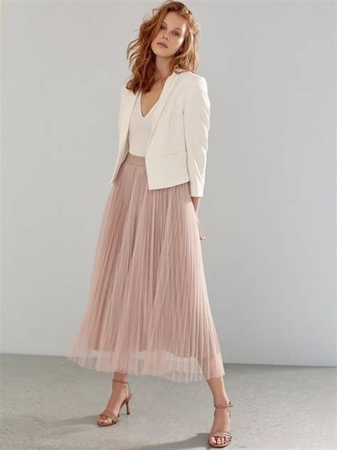 What To Wear With A Pleated Skirt Complete Guide For Women Artofit