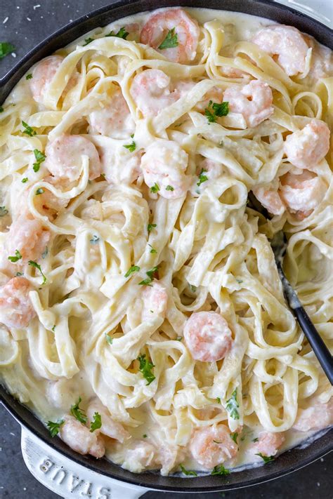 Shrimp Fettuccine Alfredo Recipe (30 Minutes) - Momsdish