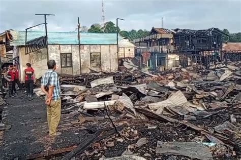 Rumah Di Kotabaru Terbakar Petugas Damkar Terluka