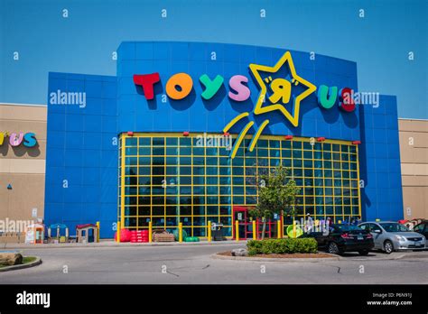 Toysrus Toysrus Retail Store Stock Photo Alamy