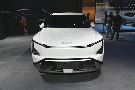 汽车头条 全新起亚ev5内饰实拍图曝光，预售1598万元起，科技感十足