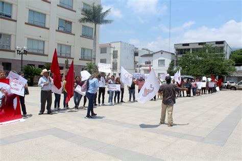 Se Manifiestan Antorchistas En La Capital Del Estado Frente A Palacio