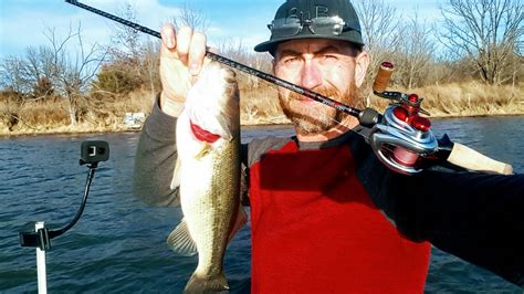 How To Cold Winter Water Bass Fishing On Christmas Day 3 Find A Pattern