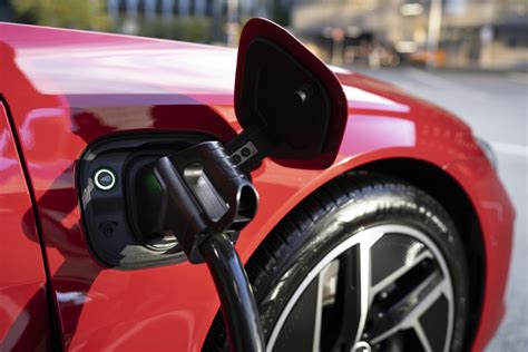 Electric cars continue to gain ground in Switzerland - SWI swissinfo.ch