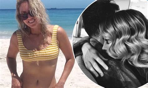 Hot Sexy Nikki Gogan Bikini Pics