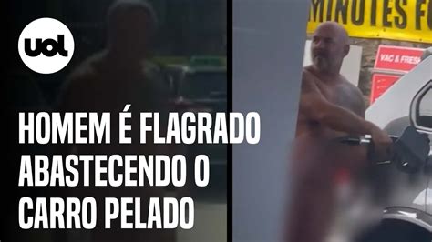 Homem Flagrado Pelado E Abastecendo Carro Em Posto De Gasolina Na