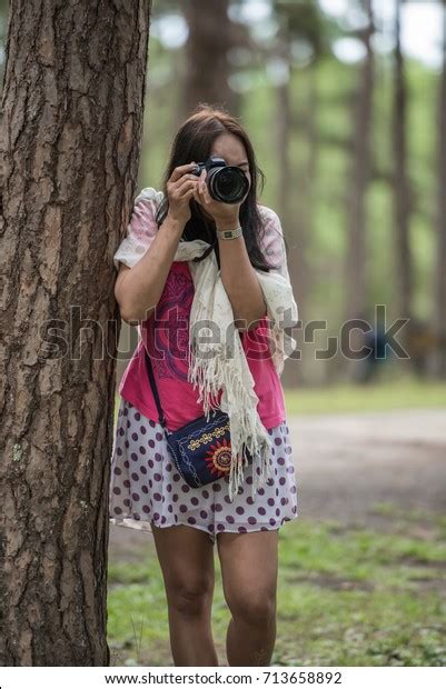 Woman Dslr Camera Shooting Pose How Stock Photo 713658892 | Shutterstock