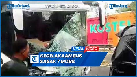 Kecelakaan Beruntun Bus Batu Mukti Putra Sasak Mobil Di Lampu Merah