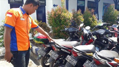 Bersenggolan Dengan Pengendara Lain Pemotor Di Mangli Jember Jatuh Dan