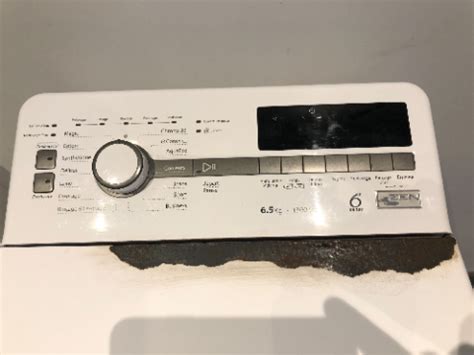 Couvercle pourri par la rouille WHIRLPOOL Lave linge top Communauté