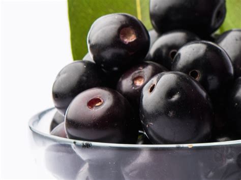 18 Science Proven Jamun Fruit Benefits For Skin, Hair & Health