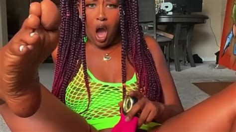 Hot babá esguicha todos os seus novos brinquedos RedTube