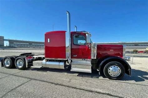 Peterbilt Unveils A New Star The Model 589 Low Roof Sleeper