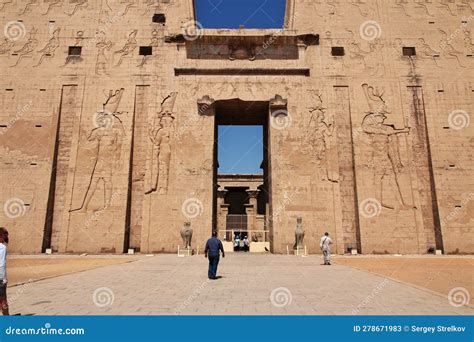 Edfu Nile River Egypt 27 Feb 2017 Edfu Temple On The Nile River In Egypt Editorial Stock