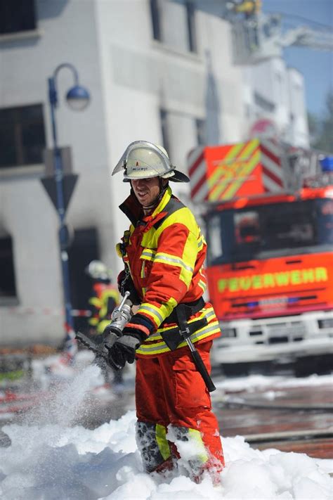 Fotostrecke Kreis Reutlingen Schwerer Brand In Metzingen Zwei Tote