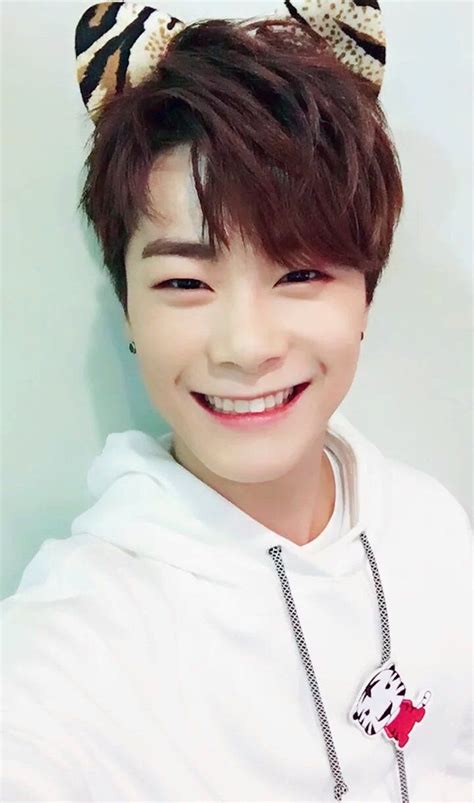 Esse Sorriso Moonbin