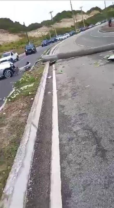 Motorista Perde Controle De Carro E Derruba Poste Na Via Costeira Em