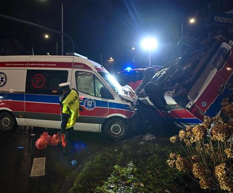 Powa Ny Wypadek Dw Ch Karetek W Centrum Krakowa Jeden Kierowca W