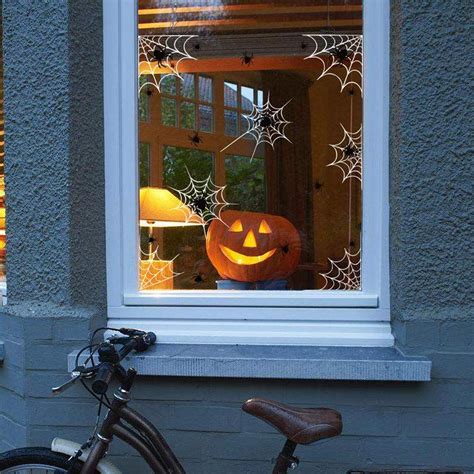 Spooky Halloween Windows Decoration Ideas