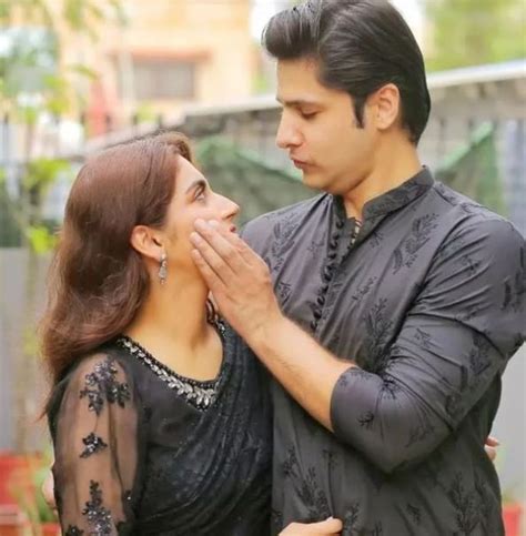 Hiba Bukhari Baby Husband Age Wedding Pictures 2025