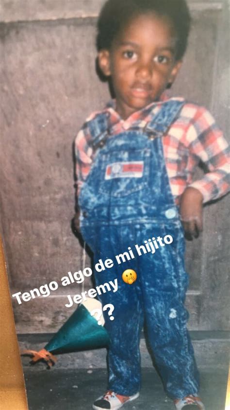 Jefferson Farfán publica foto de su niñez y muestra parecido con su