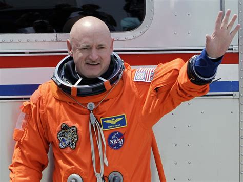 Astronaut Mark Kelly, Rep. Giffords' Husband, Retires From Navy And ...