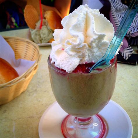 Granita Siciliana Pistacchio E Gelsi Con Brioche Pistacchio Granita