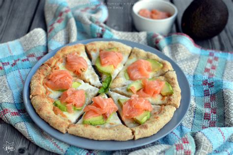 PIZZA GOURMET AL SALMONE AFFUMICATO E AVOCADO BIMBY Passione Bimby