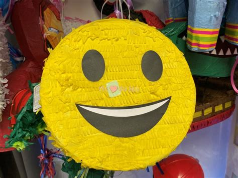 Pinata Emoji Au Coeur Du Jeu