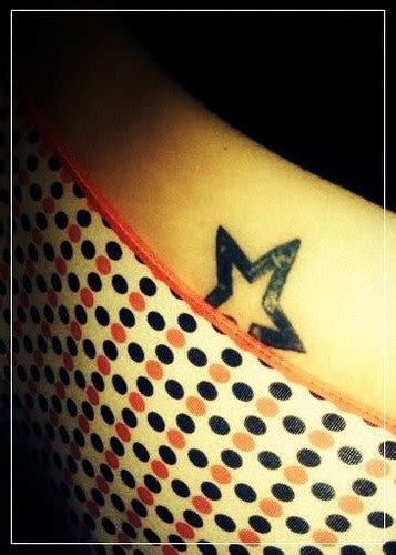 Black,bold , classic star hip tattoo - Tattooimages.biz