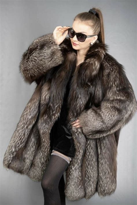 Pin By Boite Alettres On Fourrure 174 Fur Coats Women Fur Coat Fur Fashion