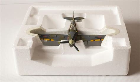 Spitfire Mkvb Bob Stanford Tuck Armour Die Cast Model 148 98160