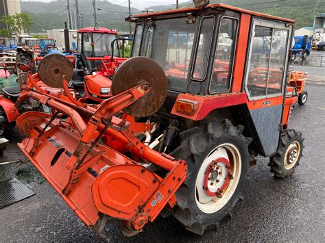 Tractors KUBOTA L1 R235D FARM MART