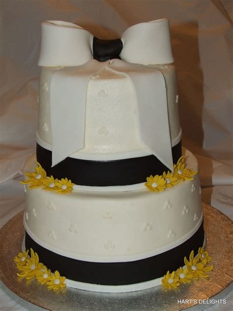 Black And White Birthday Cake - CakeCentral.com