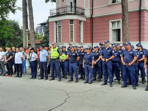 Казанлък инфо - ЧЕСТИТ ПРОФЕСИОНАЛЕН ПРАЗНИК НА СЛУЖИТЕЛИТЕ НА МВР
