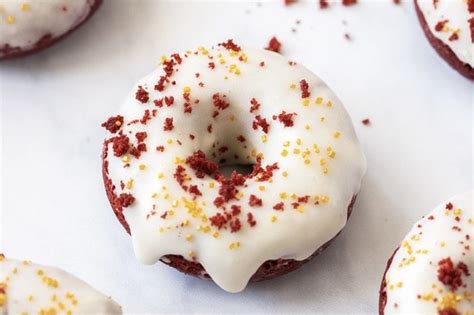 Resep Donat Red Velvet Dengan Glaze Cream Cheese Manis