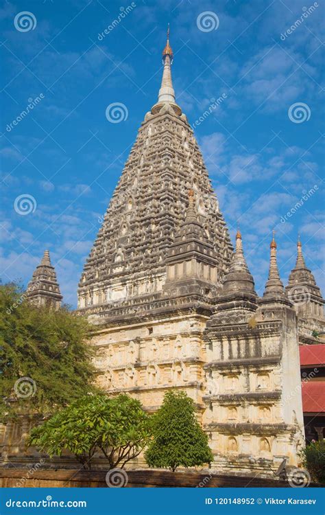 La Parte Central Del Primer Antiguo De Mahabodhi Paya Del Templo