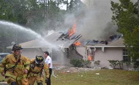 Three People Die As Plane Crashes Into Florida Home And Explodes Into Fireball Daily Mail Online