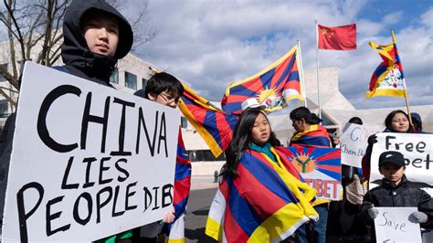 Larmet Kina tvångsförflyttar hela byar i Tibet