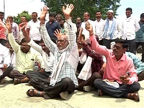 Declare A Wet Drought Give One Lakh Rupees Per Hectare To Oranges Farmers Agitation In